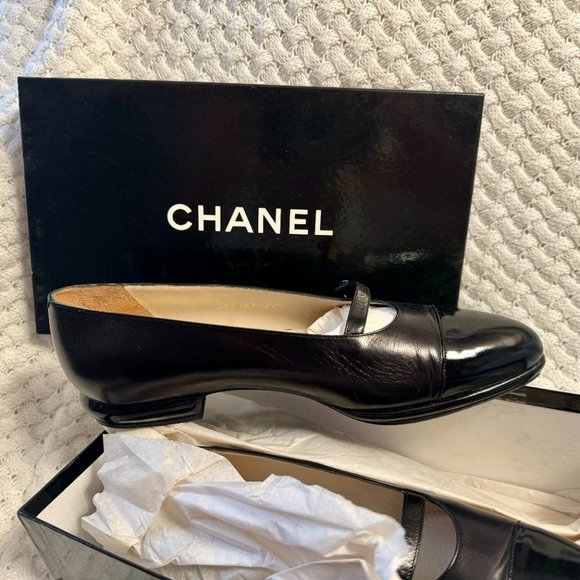 Vintage Chanel Chevreau Noir/Vernis Noir Almond Toe Flats - Picture 5 of 9
